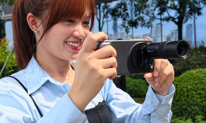 Ống kính rời ZEISS biến vivo X300 series thành máy ảnh cầm tay