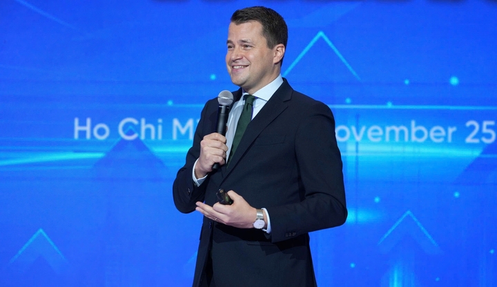 CEO Diễn đàn Kinh tế Thế giới: AI là công cụ, không thể thay con người