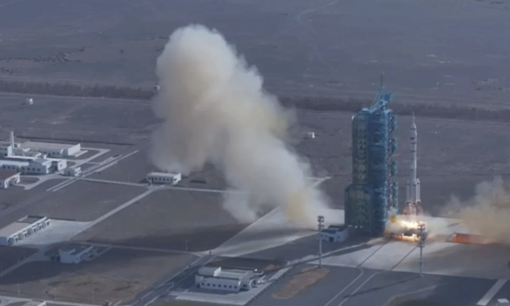 Trung Quốc phóng tàu thay thế lên Thiên Cung giải cứu 3 phi hành gia mắc kẹt