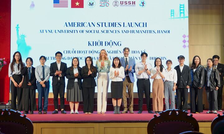 Sinh viên Việt Nam tranh tài trong cuộc thi tìm hiểu nước Mỹ