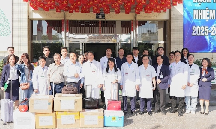 Bệnh viện Bạch Mai cử 30 chuyên gia chi viện y tế Đắk Lắk sau mưa lũ