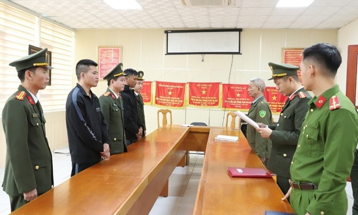 Bắt 2 người đàn ông đưa 24 người vượt biên 'chui' bằng tàu cá