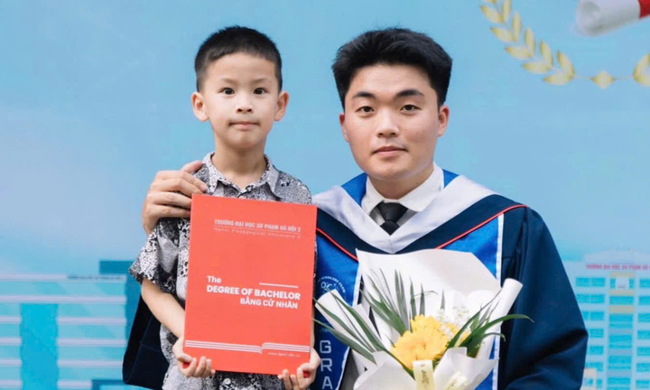 'Ông bố sinh viên' 24 tuổi và cú lội ngược dòng trở thành thủ khoa