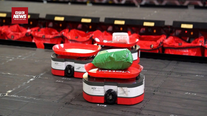 Cách robot 'made in Vietnam' vận chuyển hàng hóa