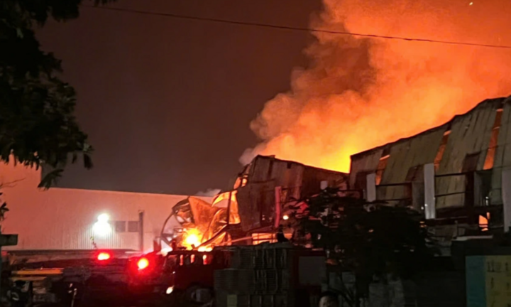 Cháy lớn tại Công ty sản xuất bỉm ở Bắc Ninh