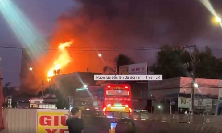 Cháy lớn quán bar, karaoke bỏ hoang rộng hơn 300 m2 ở Đồng Nai