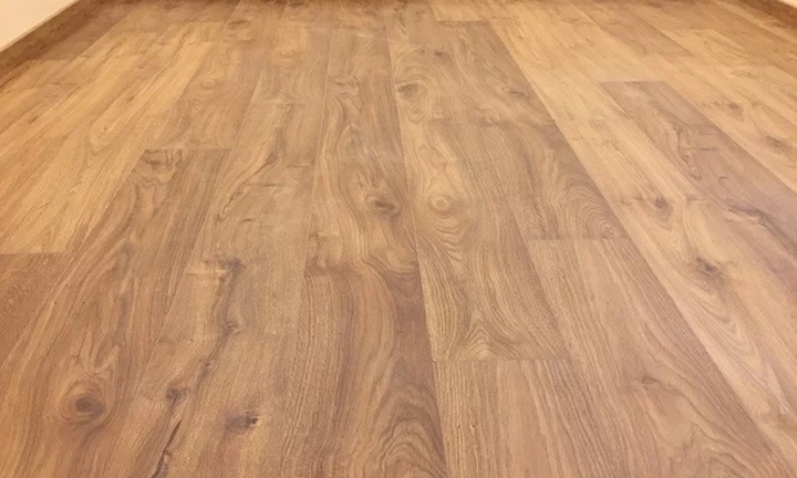 Những thói quen khiến sàn gỗ nhanh xuống cấp