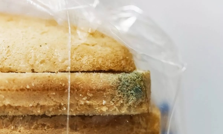 Mẹo dùng khăn bảo quản bánh mì 'tươi' lâu, không nấm mốc