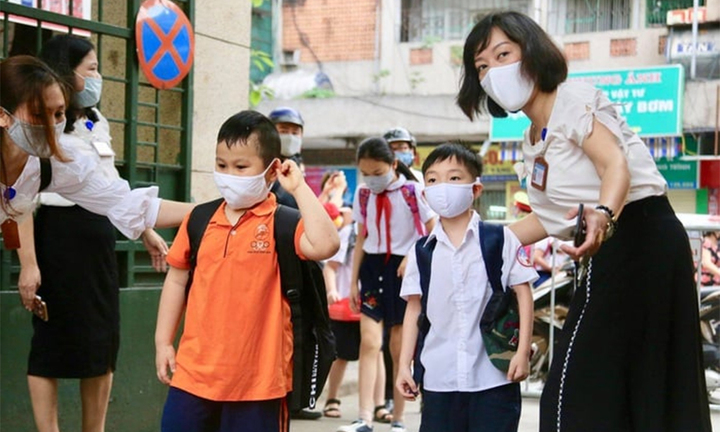 Thu 12.000 đồng/giờ đón con muộn: Cha mẹ thở phào vì cô giáo 'tăng ca có lương'