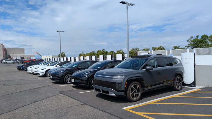 Ngày càng nhiều người Mỹ muốn mua xe điện