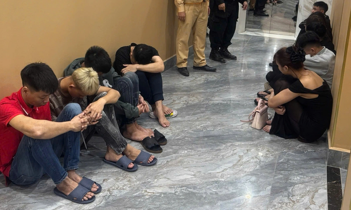 Phá đường dây mại dâm khép kín ở Hà Nội, bắt giữ 19 người