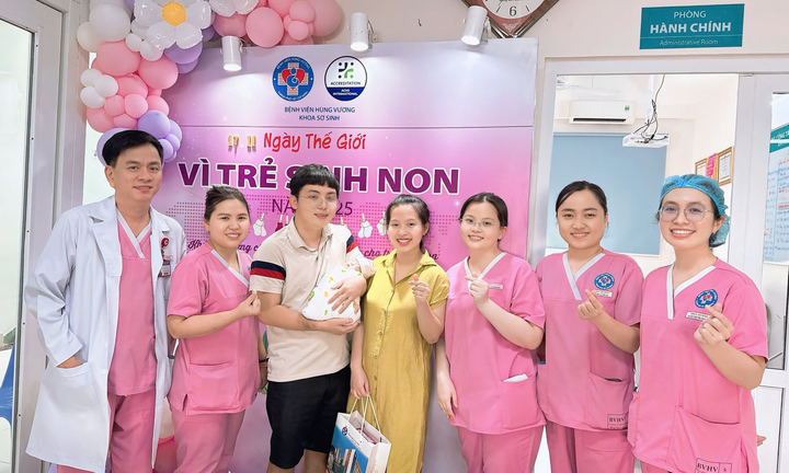 Hành trình cứu sống bé gái sinh non chỉ nặng 640 gram