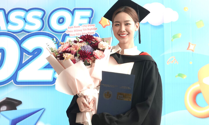 Hoa hậu Lê Nguyễn Bảo Ngọc nhận bằng tốt nghiệp đại học loại giỏi