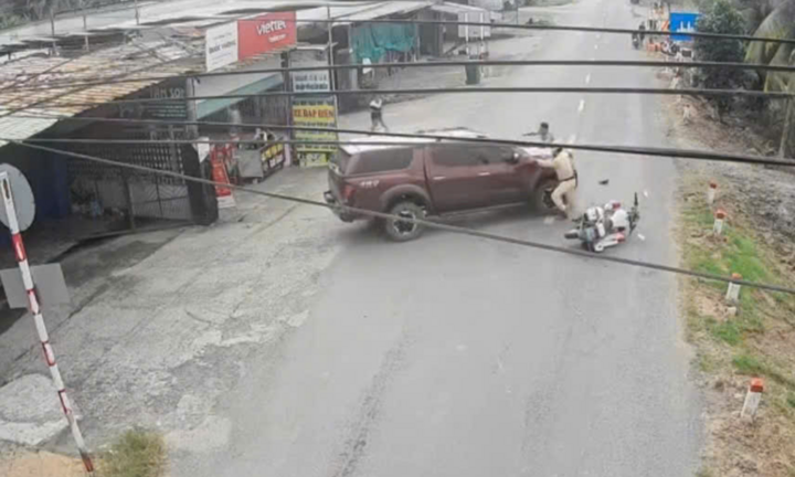 Danh tính tài xế lái ô tô húc ngã mô tô đặc chủng của CSGT rồi bỏ trốn