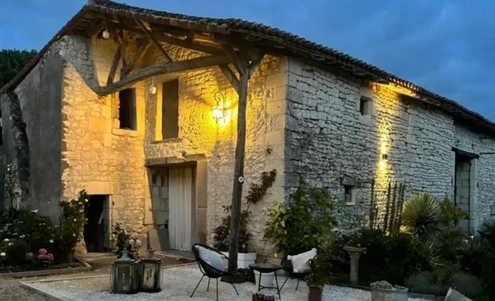 Chi hơn 4 tỷ đồng mua ngôi làng bỏ hoang 50 năm để cải tạo thành khu nghỉ dưỡng