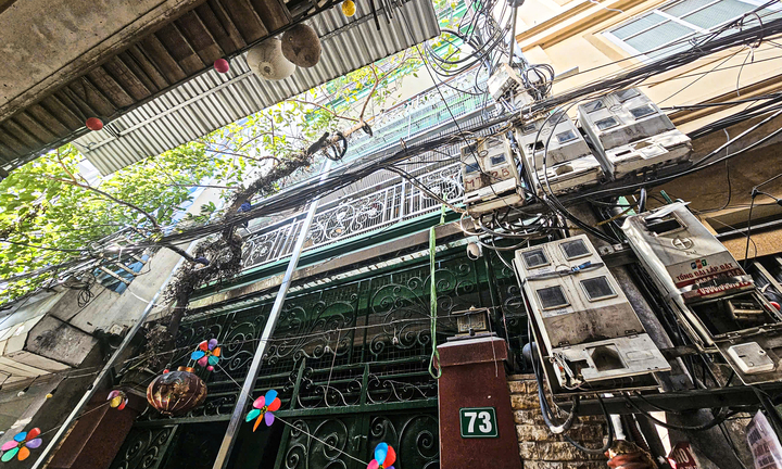 Cháy nhà 6 tầng trong ngõ sâu ở Hà Nội