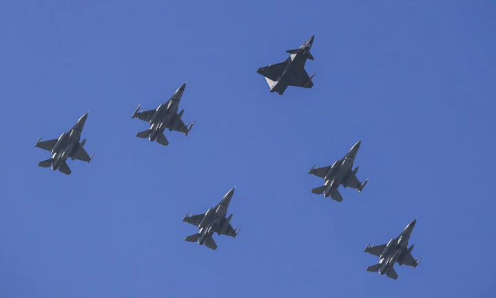 UAV vũ trang đầu tiên trên thế giới bắn hạ mục tiêu trên không