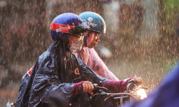 Dự báo thời tiết 3/12: Miền Trung mưa lớn diện rộng, miền Bắc chuyển rét