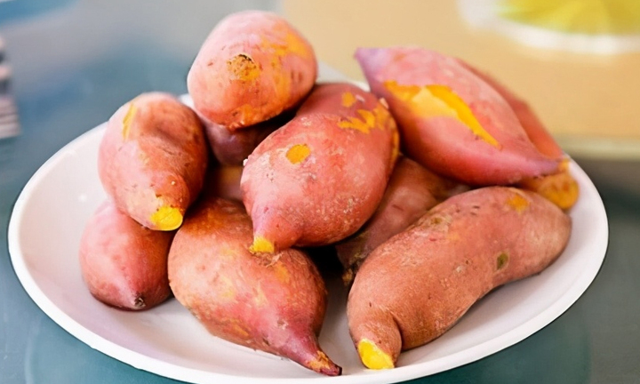 Lý do ăn khoai lang vào bữa sáng hại nhiều hơn lợi