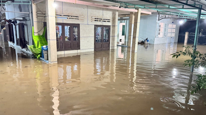 2 người tử vong do lũ, hơn 3.000 căn nhà chìm trong biển nước ở Lâm Đồng