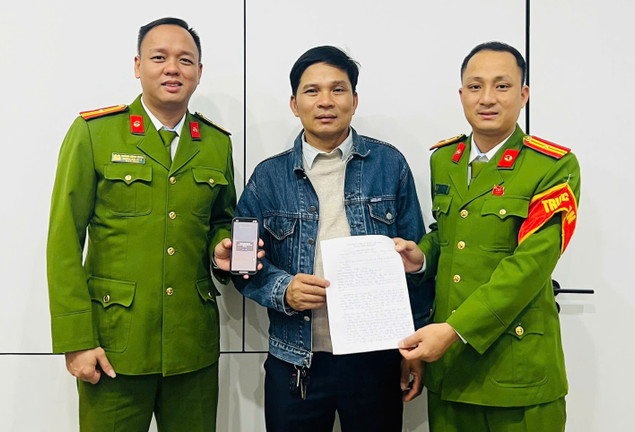 Nhận hơn 150 triệu từ tài khoản lạ, người đàn ông Quảng Trị tìm người trả lại
