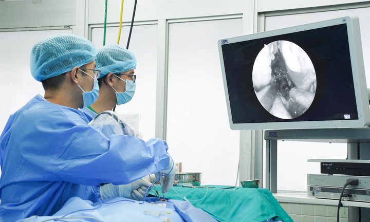 Ứng dụng công nghệ nội soi thần kinh phẫu thuật u tuyến yên khổng lồ