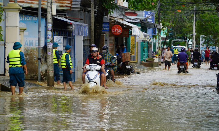 Nha Trang lại ngập nhiều nơi