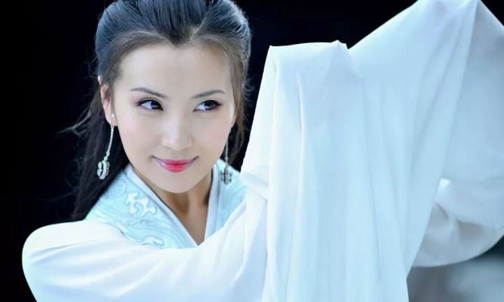 Điêu Thuyền đẹp nhất màn ảnh: Từ bỏ nghệ thuật cưới đại gia, giờ làm giảng viên