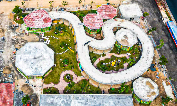 Mục sở thị khu nhà uốn lượn 'hình rắn' hiếm thấy tại làng nghề Lệ Mật