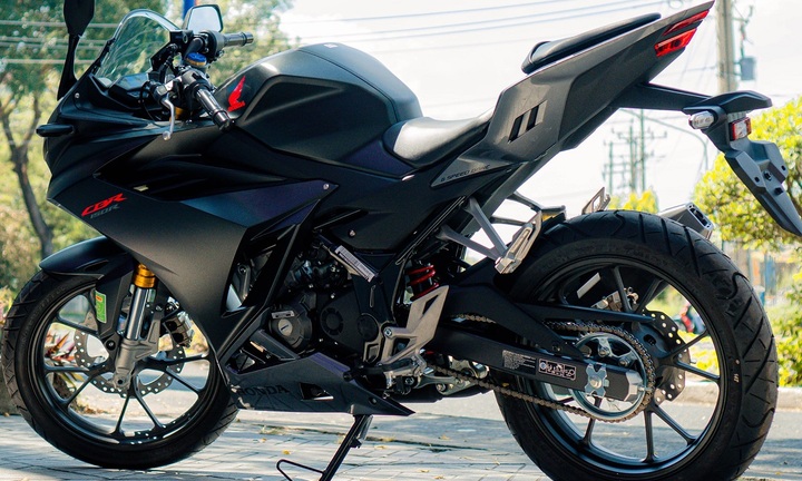 Bảng giá xe CBR150R mới nhất tháng 12/2025