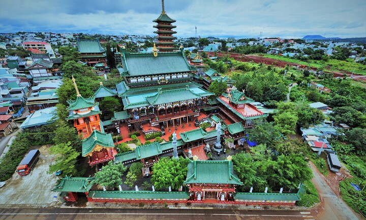 Khám phá ngôi chùa đẹp như phim cổ trang giữa phố núi Gia Lai