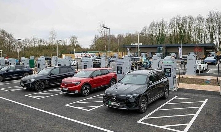 Chỉ 3% người dùng xe điện ở Anh muốn quay về xe xăng