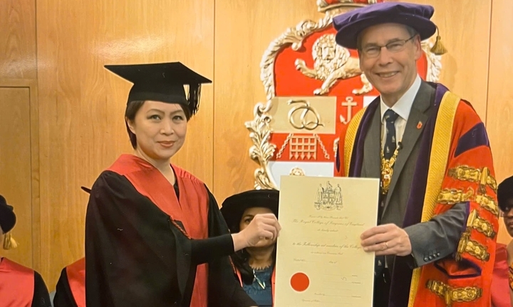 Bác sĩ quân y sinh Ngày Thầy thuốc và cột mốc vào Hội phẫu thuật Hoàng gia Anh