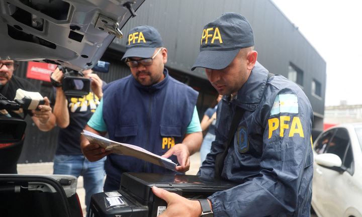 Cảnh sát đột kích LĐBĐ Argentina, điều tra vụ án chấn động