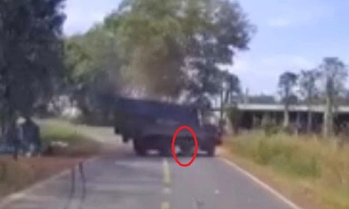 Bị ô tô tông rồi cán qua, người đàn ông tử vong tại chỗ