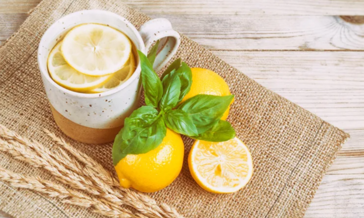 Điều gì xảy ra với cơ thể khi uống nước chanh ấm mỗi ngày?