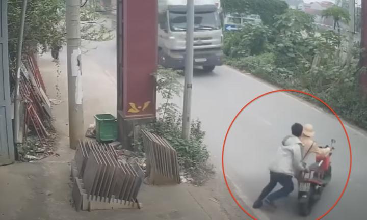 Củng cố hồ sơ khởi tố kẻ đẩy CSGT vào đầu xe tải đang lao tới