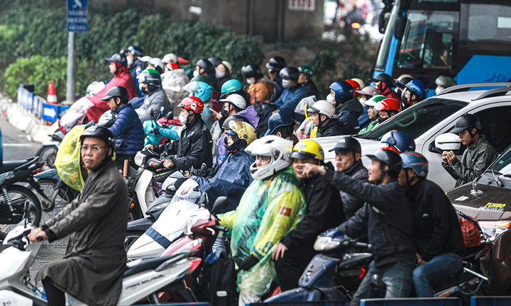 Dự báo thời điểm Hà Nội chuyển mưa rét kèm nguy cơ lốc sét, mưa đá và gió mạnh