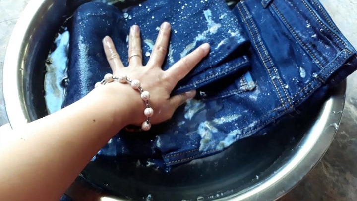 Nên giặt quần jeans sau mấy lần mặc? 
