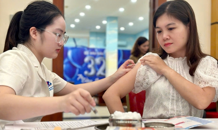 Việt Nam lần đầu tiêm chủng chiến dịch chủ động để chặn ‘khoảng trống miễn dịch’