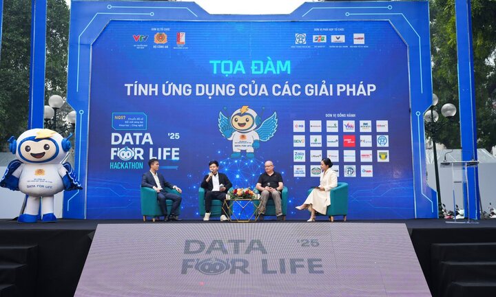 Tọa đàm Data for Life: Gỡ 'điểm nghẽn' bằng giải pháp dữ liệu