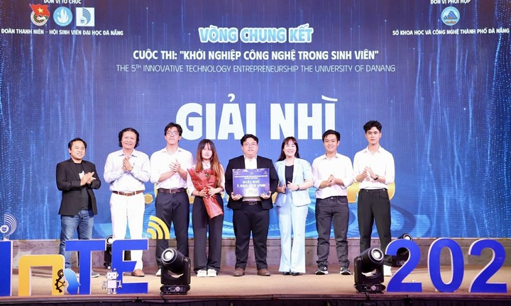 Sinh viên tạo ống nghe AI hỗ trợ theo dõi, phát hiện sớm bệnh hô hấp tại nhà