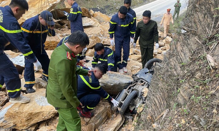 Tìm thấy nạn nhân cuối cùng trong vụ sạt lở Quốc lộ 6 qua Phú Thọ