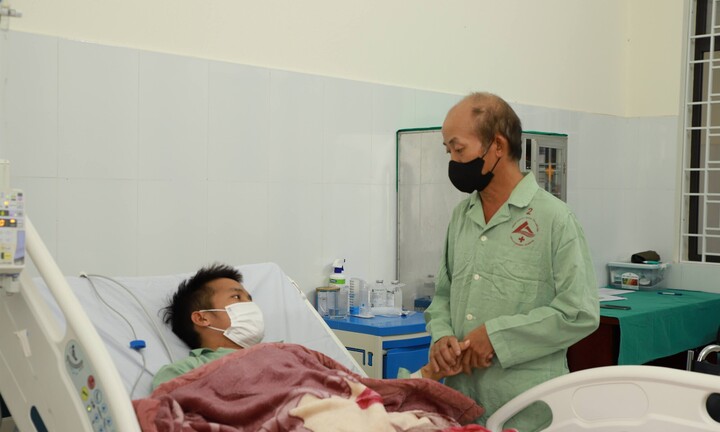 Người cha hiến thận cứu con trai suy thận giai đoạn cuối