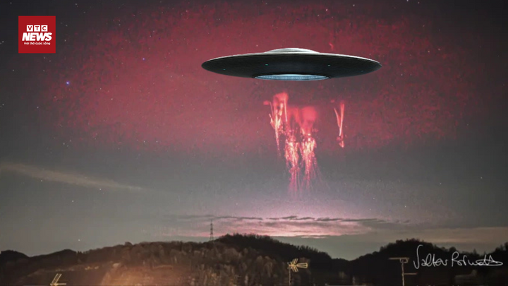 Bí ẩn 'đĩa bay' khổng lồ và sét dị hình đỏ rực cùng xuất hiện