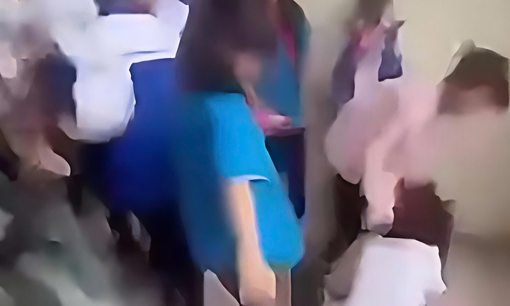 Nữ sinh lớp 8 bị nhóm bạn đánh hội đồng trong trường học, hiệu trưởng nói gì?