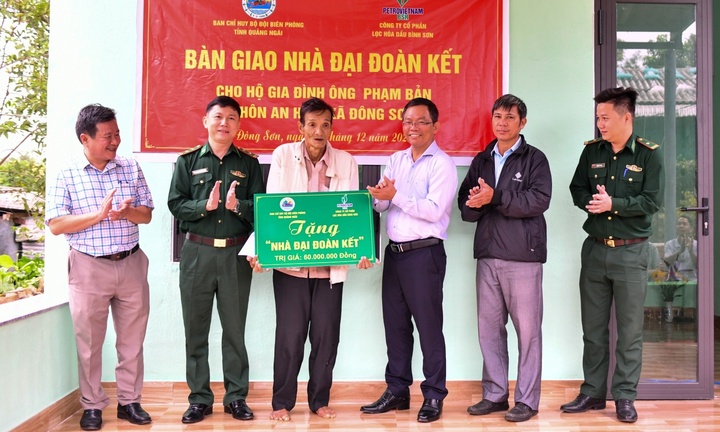 BSR bàn giao nhà đại đoàn kết cho hộ gia đình khó khăn ở Quảng Ngãi