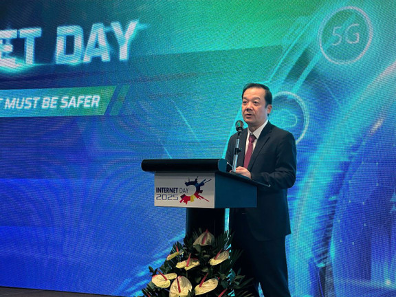 Thuật toán và AI tác động đến hành vi con người trên Internet