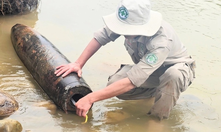 Phát hiện quả bom chứa hơn 87kg thuốc nổ cạnh khu chợ và bến xe ở Huế