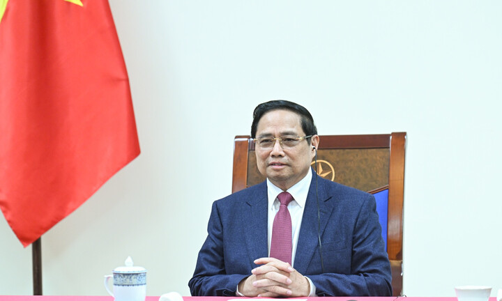 Thủ tướng Phạm Minh Chính điện đàm với Thủ tướng Singapore Lawrence Wong